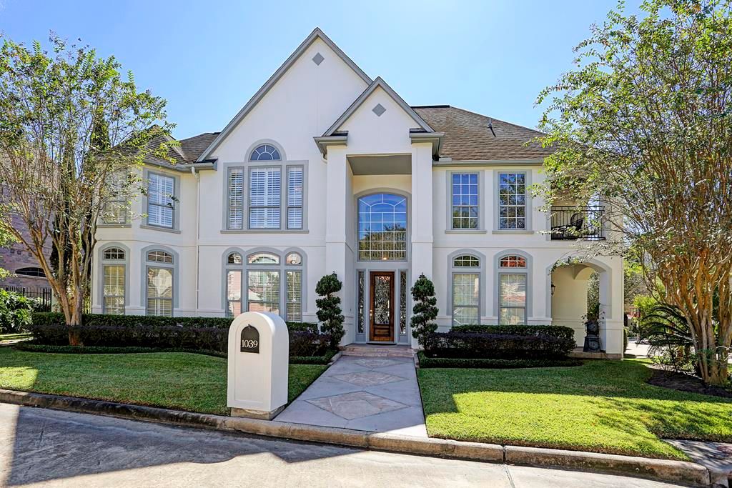 1039 Bayou Island Dr, Houston, TX 77063 -  $1,050,000 home for sale, house images, photos and pics gallery