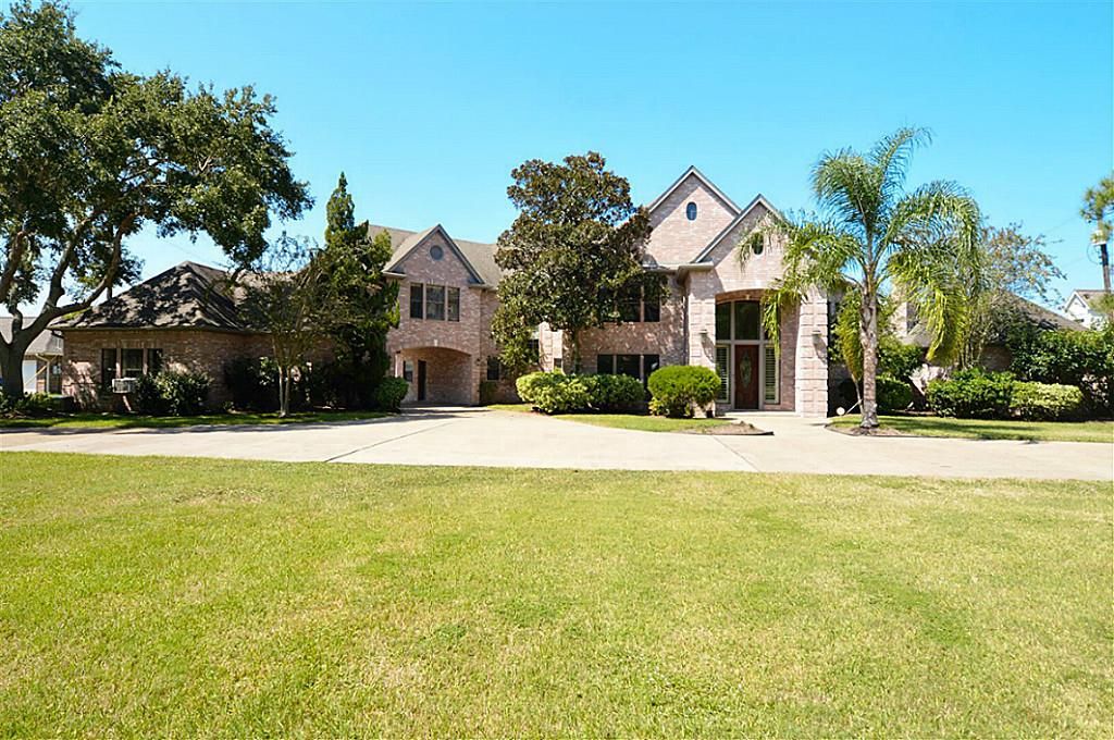 1102 W Viejo Dr, Friendswood, TX 77546 -  $995,000 home for sale, house images, photos and pics gallery