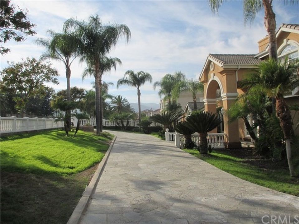 203 W Orange Heights Ln, Corona, CA 92882 -  $1,099,000 home for sale, house images, photos and pics gallery
