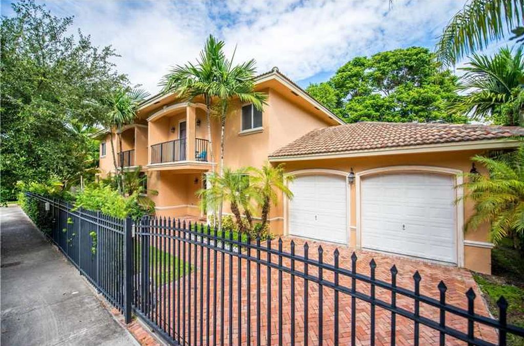 2301 Tigertail Ave, Miami, FL 33133 -  $995,000 home for sale, house images, photos and pics gallery