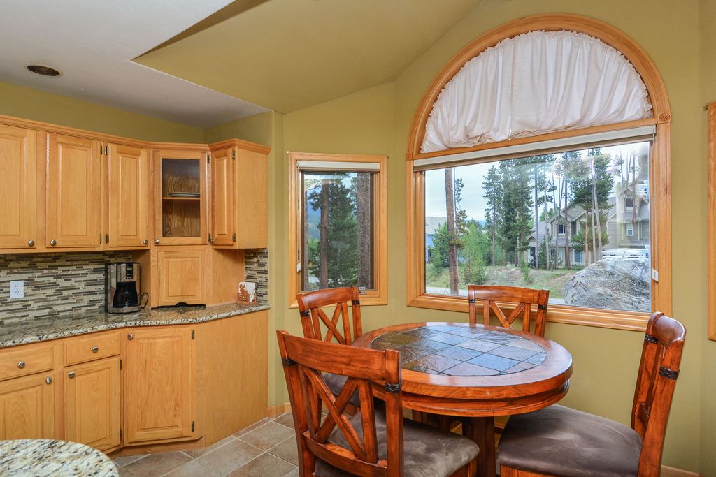 395 Black Hawk Cir, Silverthorne, CO 80498 -  $997,500 home for sale, house images, photos and pics gallery
