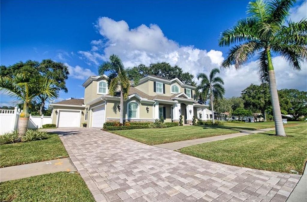 402 Althea Rd, Belleair, FL 33756 -  $1,075,000 home for sale, house images, photos and pics gallery