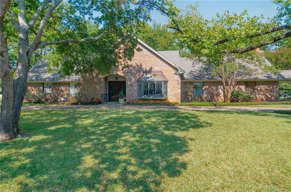 4203 N Cresthaven Rd, Dallas, TX 75209 -  $1,025,000 home for sale, house images, photos and pics gallery
