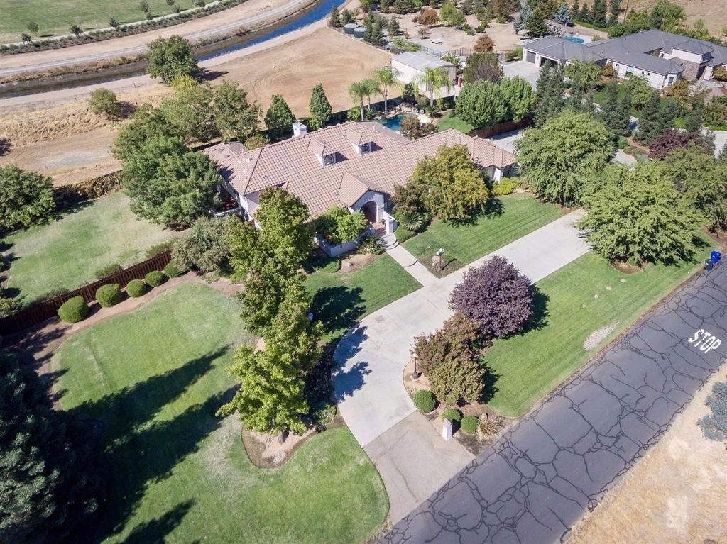 7409 N Traverse Ave, Clovis, CA 93619 -  $924,950 home for sale, house images, photos and pics gallery