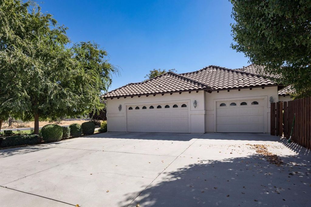 7409 N Traverse Ave, Clovis, CA 93619 -  $924,950 home for sale, house images, photos and pics gallery