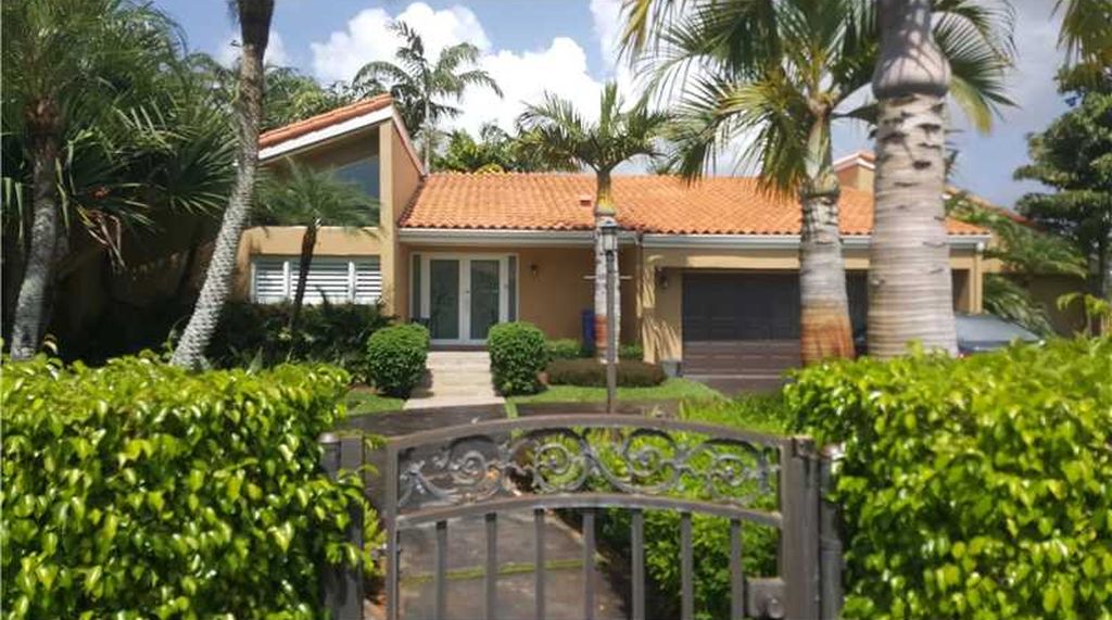 7800 SW 86th Ct, Miami, FL 33143 -  $975,000 home for sale, house images, photos and pics gallery