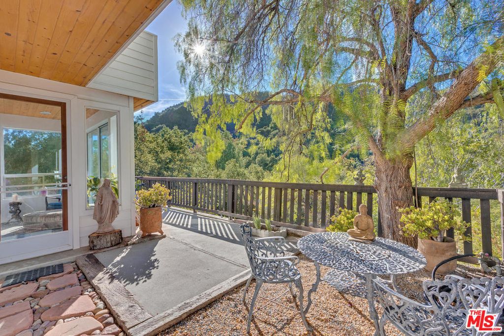 21024 Jolly Trl, Topanga, CA 90290 -  $1,170,000 home for sale, house images, photos and pics gallery