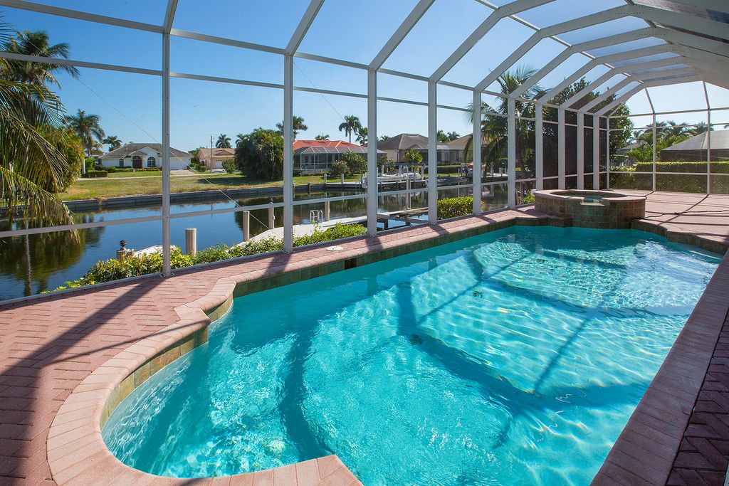 215 Seahorse Ct, Marco Island, FL 34145 -  $1,098,000 home for sale, house images, photos and pics gallery