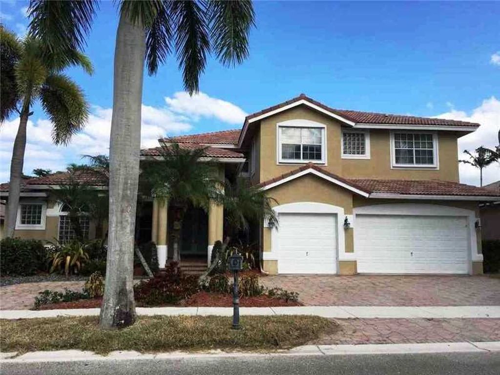 2531 Montclaire Cir, Weston, FL 33327 -  $1,060,000 home for sale, house images, photos and pics gallery