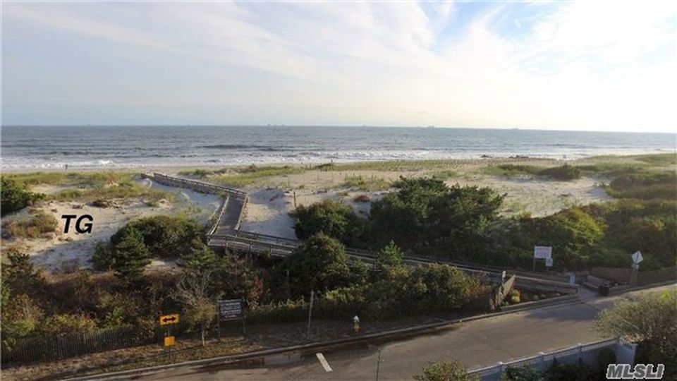 45 Leamington St, Lido Beach, NY 11561 -  $1,100,000 home for sale, house images, photos and pics gallery