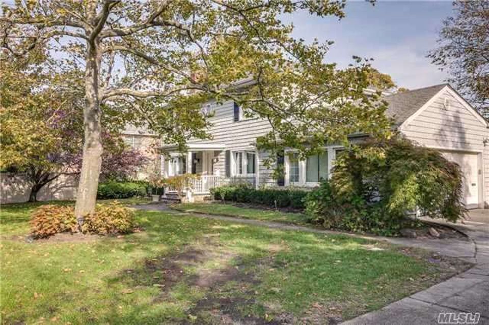 565 Kenridge Rd, Lawrence, NY 11559 -  $1,299,000 home for sale, house images, photos and pics gallery