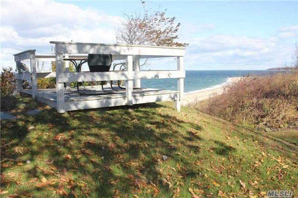970 Salt Marsh Ln, Peconic, NY 11958 -  $1,100,000 home for sale, house images, photos and pics gallery