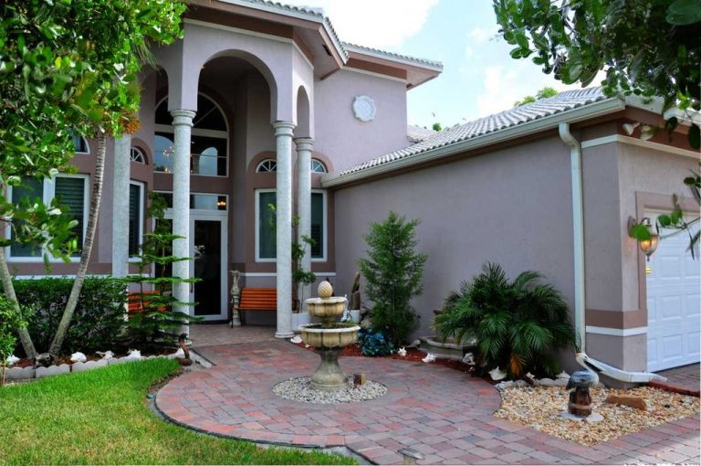 1530 SE 3rd St, Pompano Beach, FL 33060 1,100,000 House For Sale