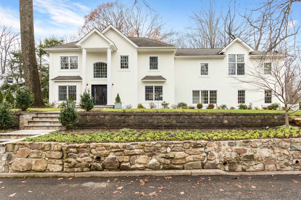 21 Edgewood St, Tenafly, NJ 07670 -  $1,699,000 home for sale, house images, photos and pics gallery
