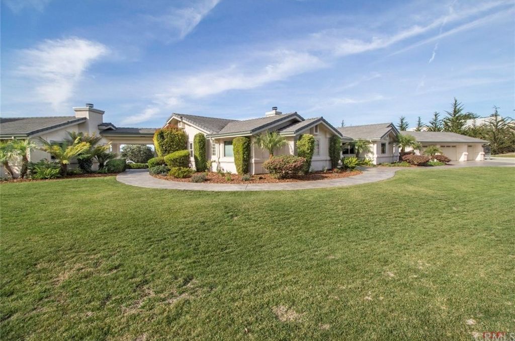 250 Pleasant Ln, Arroyo Grande, CA 93420 -  $1,180,000 home for sale, house images, photos and pics gallery