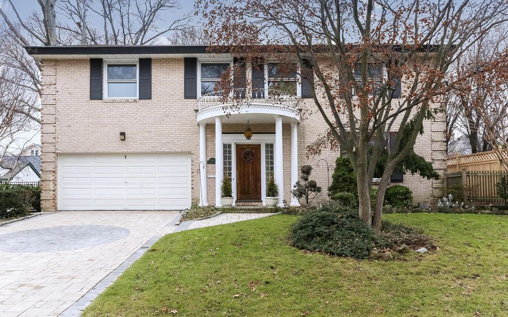 115 Riverside Dr, Rockville Centre, NY 11570 -  $1,149,000 home for sale, house images, photos and pics gallery
