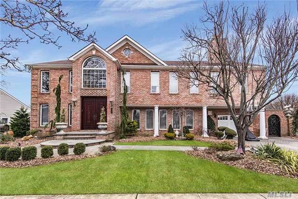 142 Alhambra Rd, Massapequa, NY 11758 -  $1,099,900 home for sale, house images, photos and pics gallery