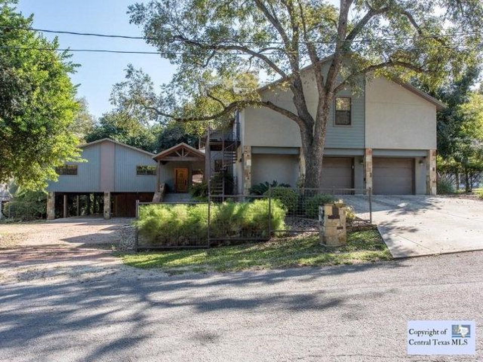 320 E Coll St, New Braunfels, TX 78130 -  $1,050,000 home for sale, house images, photos and pics gallery