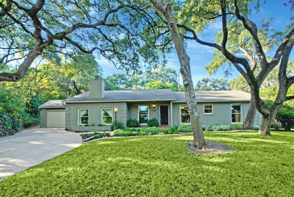 3304 Live Oak Cir, Austin, TX 78731 -  $1,165,000 home for sale, house images, photos and pics gallery