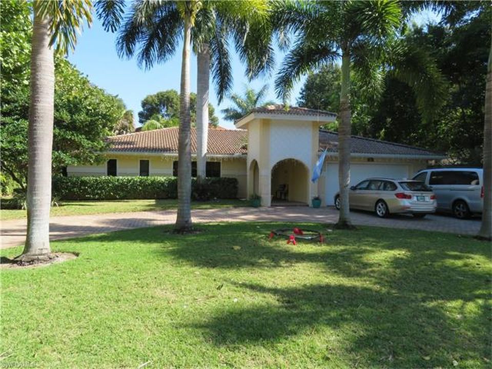 3940 Crayton Rd, Naples, FL 34103 -  $1,190,000 home for sale, house images, photos and pics gallery