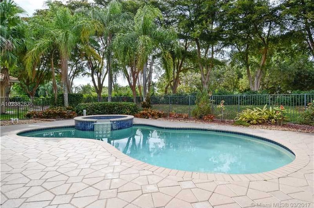 2505 Montclaire Cir, Weston, FL 33327 -  $1,049,000 home for sale, house images, photos and pics gallery