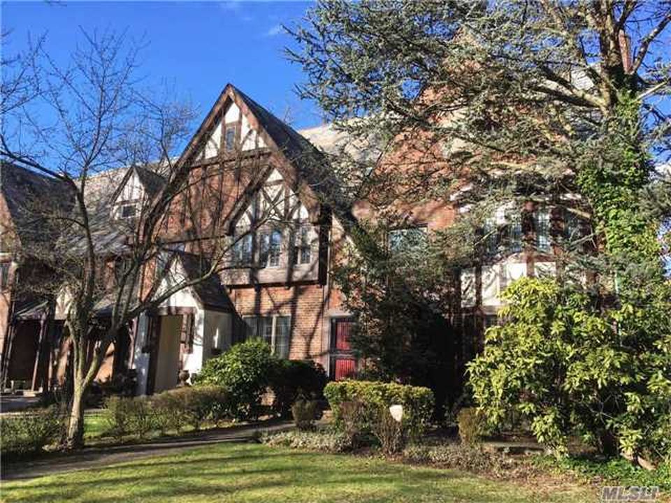65 Somerset Dr S, Great Neck, NY 11020 -  $1,060,000 home for sale, house images, photos and pics gallery