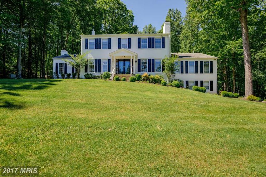 7857 Willowbrook Rd, Fairfax Station, VA 22039 -  $1,065,000 home for sale, house images, photos and pics gallery
