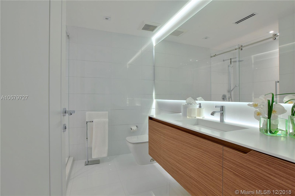 7764 Fisher Island Dr Miami Beach, FL 33109 home for sale, house images, photos and pics gallery