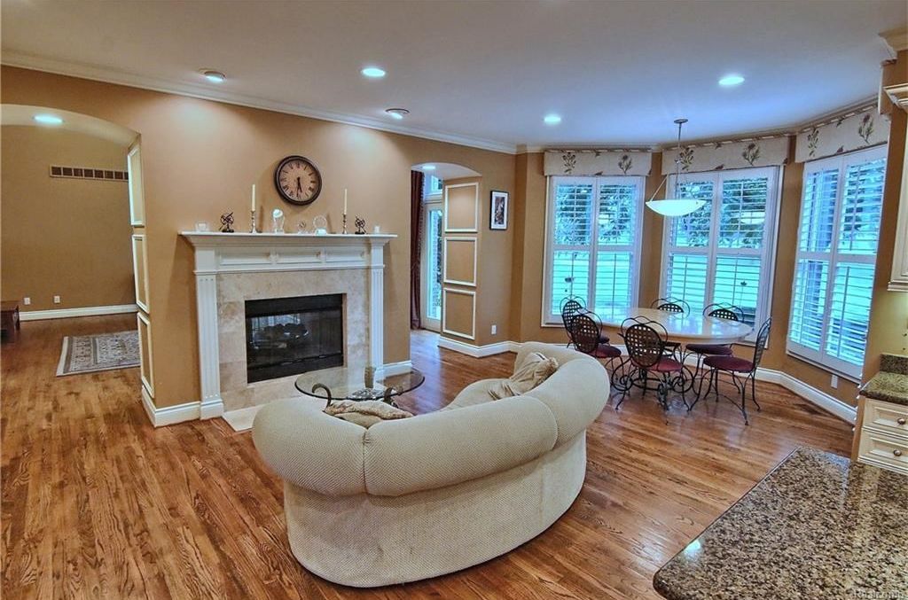 1226 Cedarholm Ln, Bloomfield Hills, MI 48302 -  $949,000 home for sale, house images, photos and pics gallery