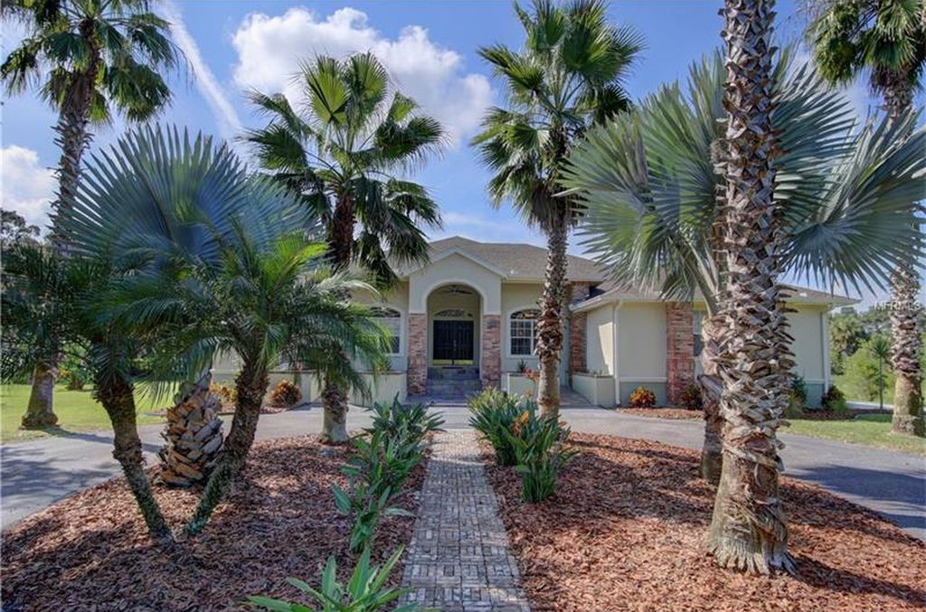 1299 E Lake Dr, Tarpon Springs, FL 34688 -  $1,089,000 home for sale, house images, photos and pics gallery