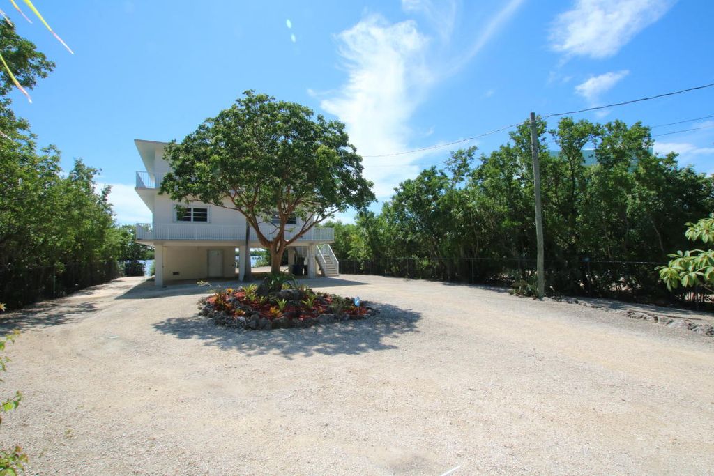 217 Harbor Dr, Key Largo, FL 33037 -  $1,150,000 home for sale, house images, photos and pics gallery