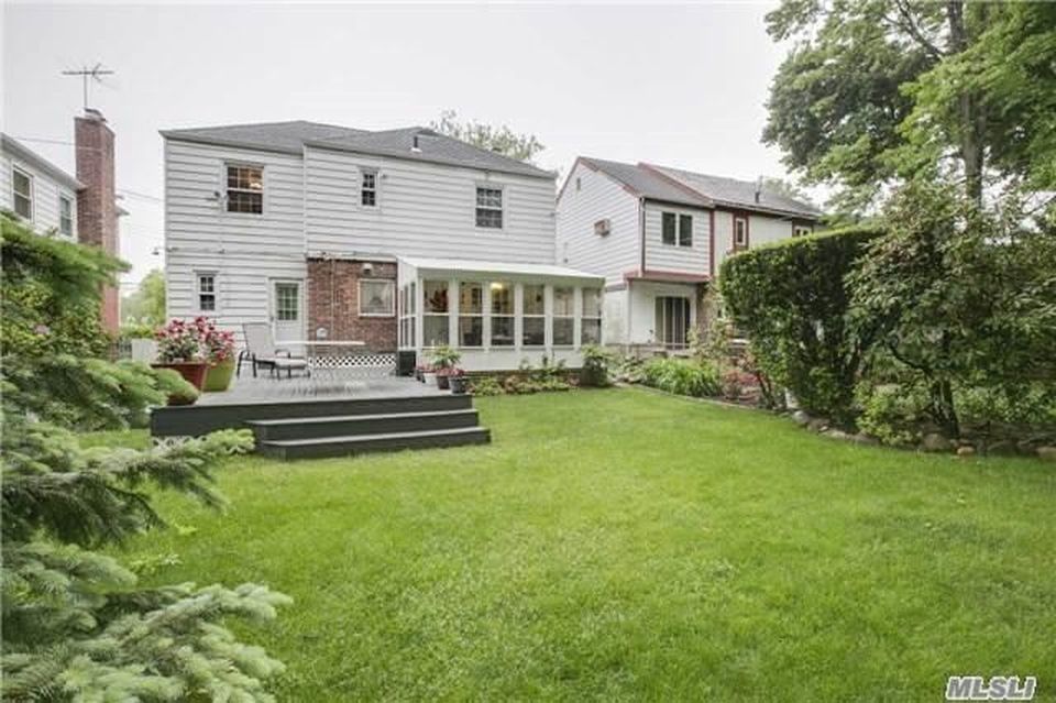 22123 Kingsbury Ave, Flushing, NY 11364 -  $990,000 home for sale, house images, photos and pics gallery