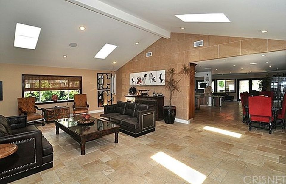 22263 Macfarlane Dr, Woodland Hills, CA 91364 -  $1,140,000 home for sale, house images, photos and pics gallery