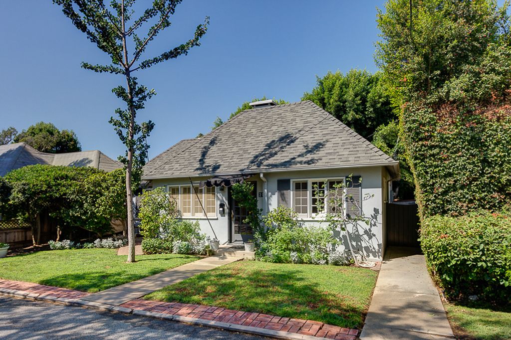 25 Oak Knoll Gardens Dr, Pasadena, CA 91106 -  $949,000