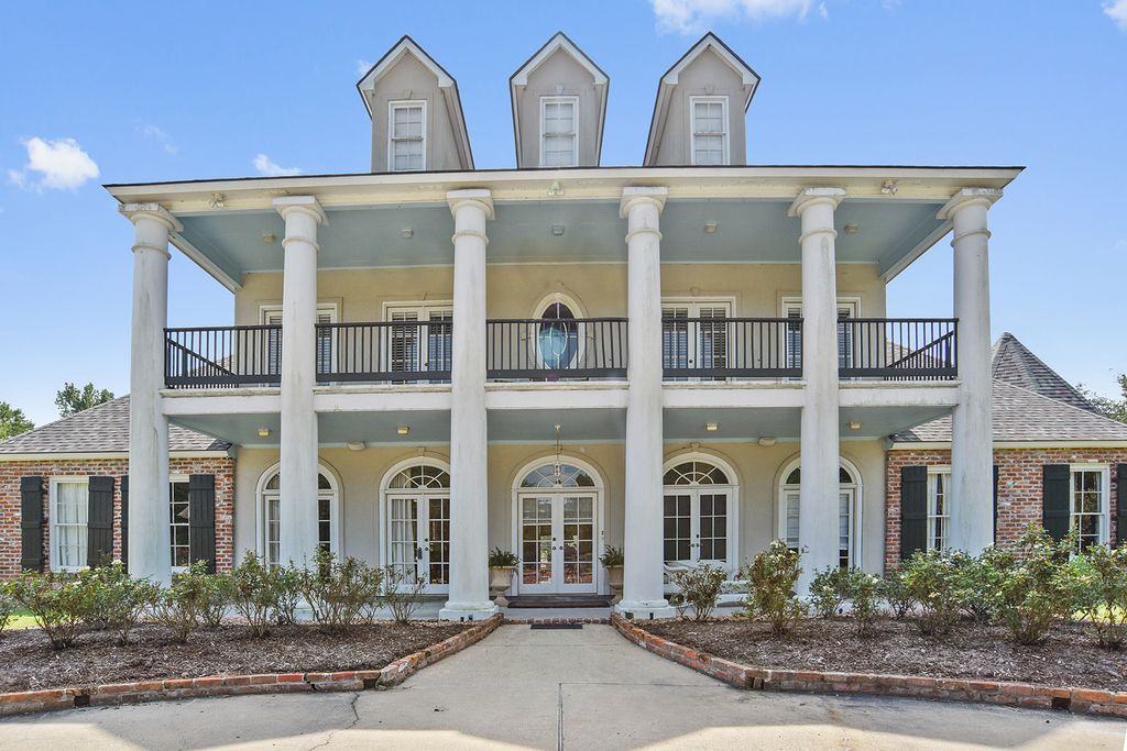 2627 Laurel Lakes Ave, Baton Rouge, LA 70820 -  $1,195,000 home for sale, house images, photos and pics gallery