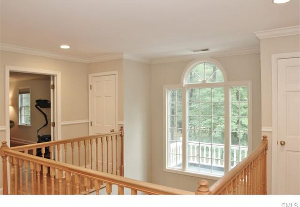 39 Lisa Ln, Stamford, CT 06903 -  $1,095,000 home for sale, house images, photos and pics gallery