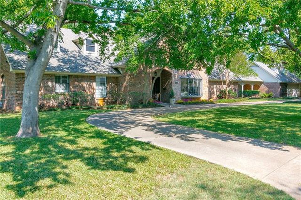 4203 N Cresthaven Rd, Dallas, TX 75209 -  $1,025,000 home for sale, house images, photos and pics gallery