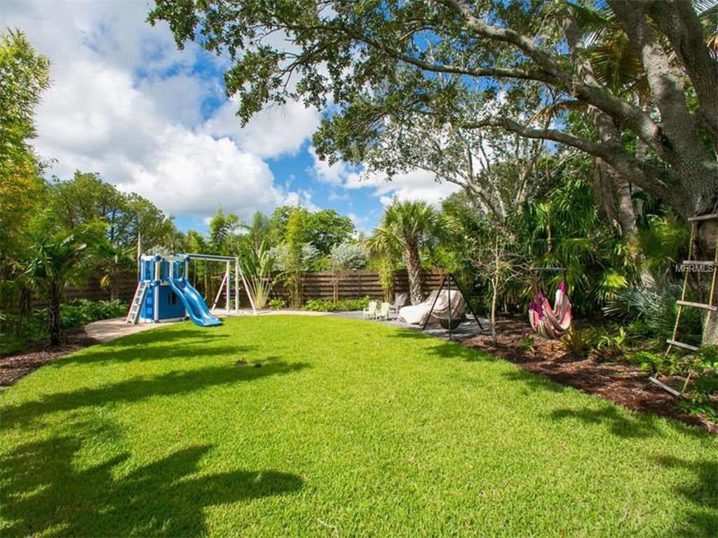 5165 Kestral Park Ln, Sarasota, FL 34231 -  $1,049,000 home for sale, house images, photos and pics gallery
