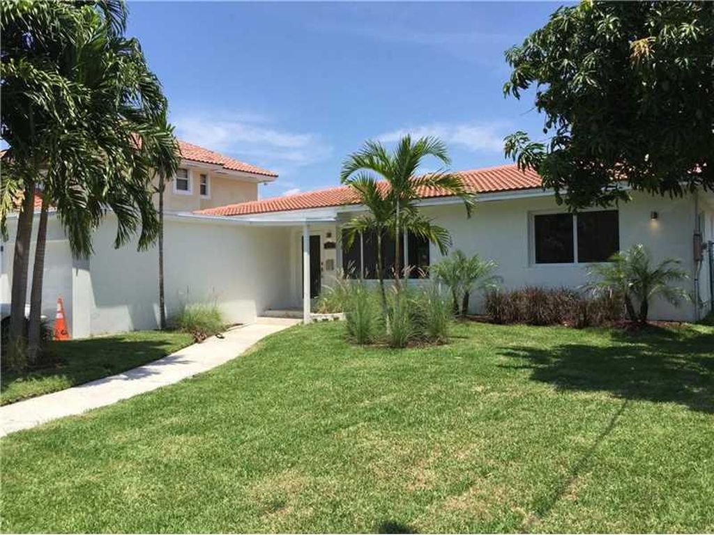 535 S Shore Dr, Miami Beach, FL 33141 -  $945,000 home for sale, house images, photos and pics gallery