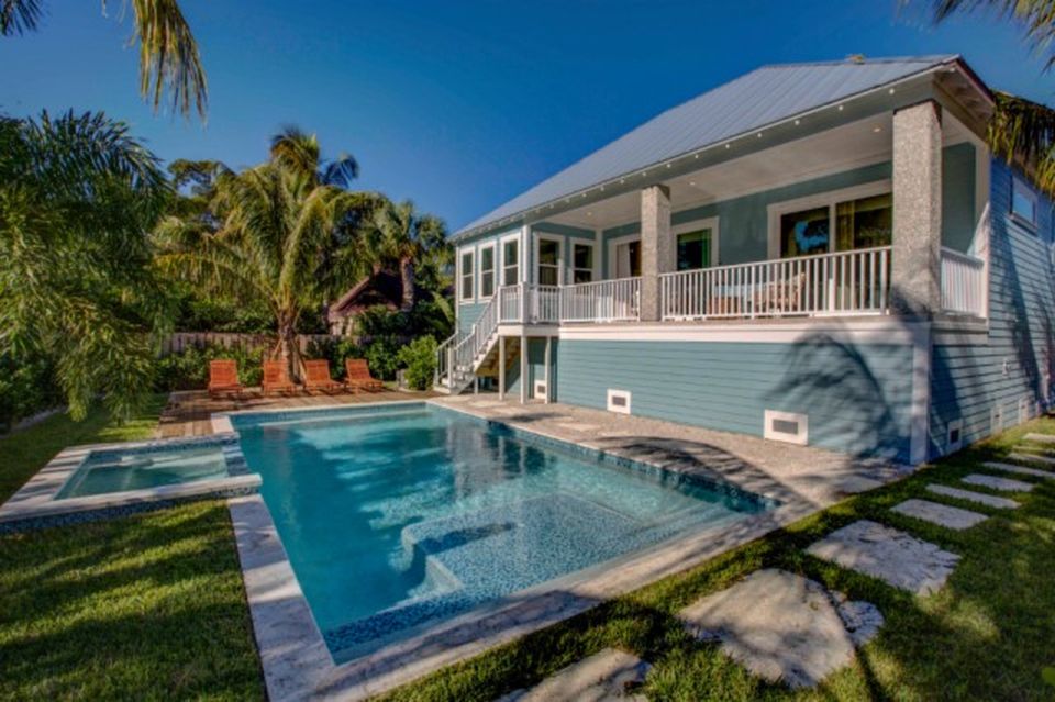 570 Broadway St, Longboat Key, FL 34228 -  $1,099,000 home for sale, house images, photos and pics gallery