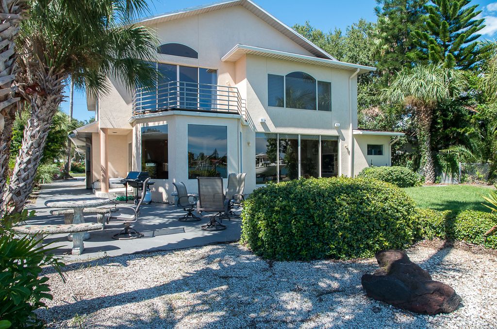 58 Dolphin Dr, Treasure Island, FL 33706 -  $989,900 home for sale, house images, photos and pics gallery