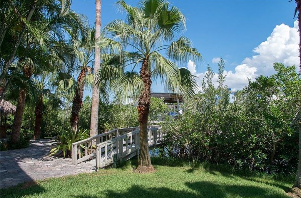 657 Soundview Dr, Palm Harbor, FL 34683 -  $1,129,000 home for sale, house images, photos and pics gallery