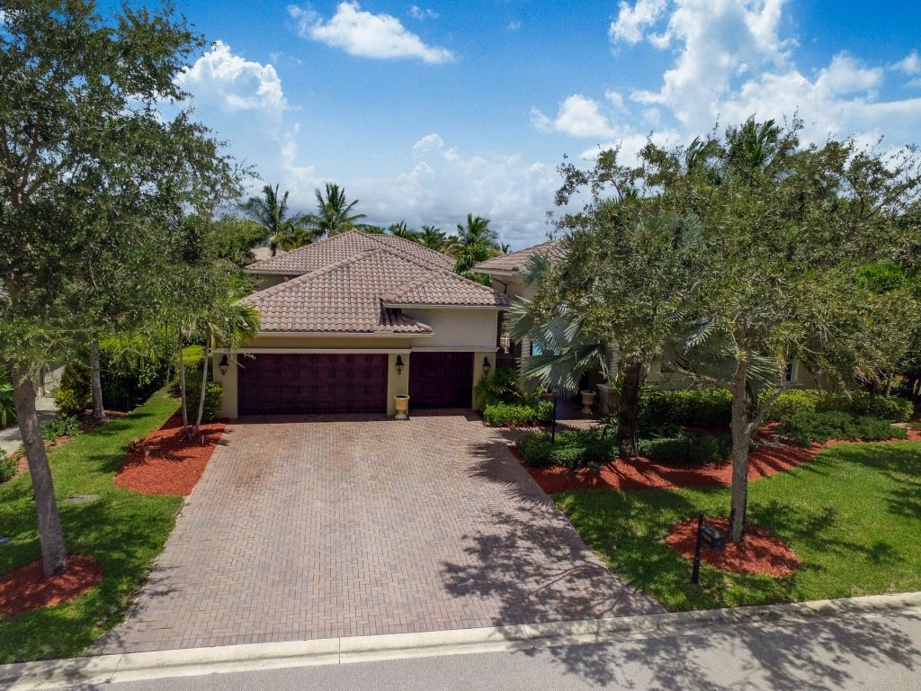 7096 NW 127th Way, Parkland, FL 33076 -  $949,500 home for sale, house images, photos and pics gallery