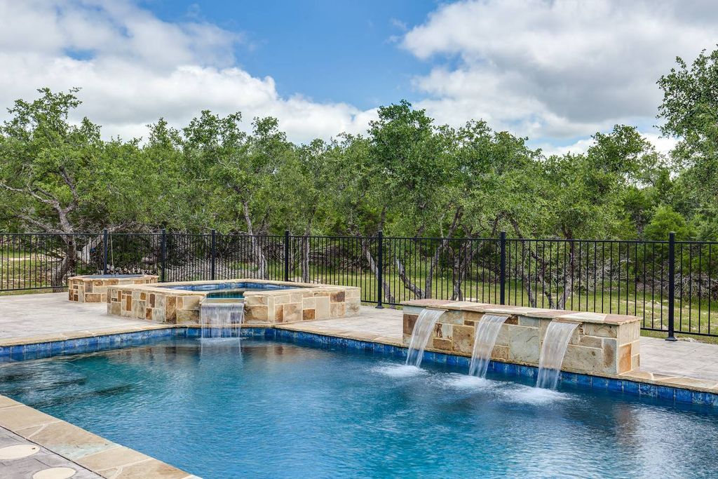 94 Sendero Woods, Fair Oaks Ranch, TX 78015 -  $895,000 home for sale, house images, photos and pics gallery