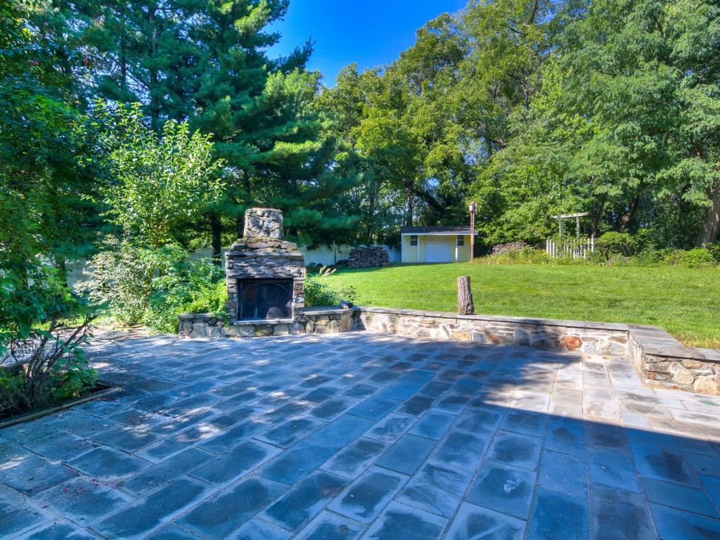 9814 Oak Valley Ct, Vienna, VA 22181 -  $1,050,000 home for sale, house images, photos and pics gallery