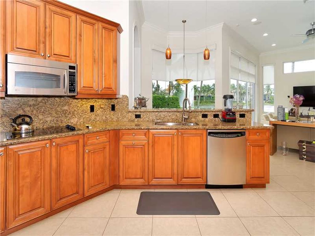10889 Blue Palm St, Plantation, FL 33324 -  $1,045,000 home for sale, house images, photos and pics gallery