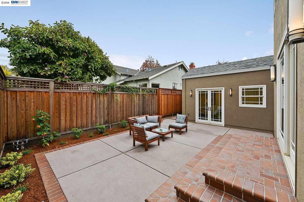 1104 Fountain St, Alameda, CA 94501 -  $1,095,000 home for sale, house images, photos and pics gallery