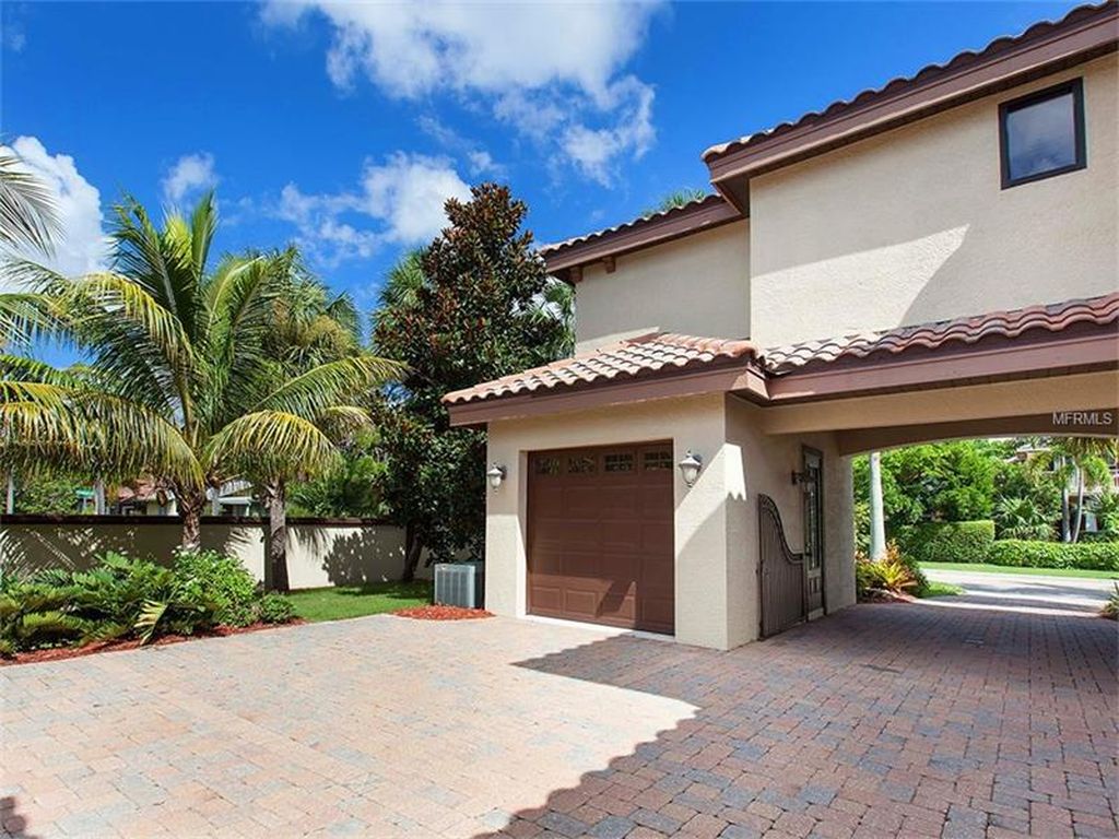 1804 Morris St, Sarasota, FL 34239 -  $1,095,000 home for sale, house images, photos and pics gallery