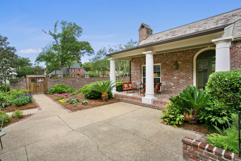 2055 Old Carriage Ln, Baton Rouge, LA 70806 -  $1,150,000 home for sale, house images, photos and pics gallery