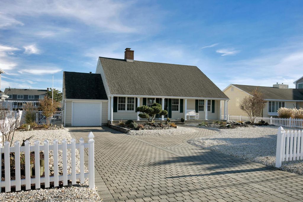 208 Curtis Point Dr, Mantoloking, NJ 08738 -  $1,185,000 home for sale, house images, photos and pics gallery